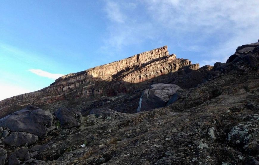 Bali-Trekking-Tour-Mount-Agung-1h